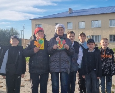 Сегодня обучающиеся Дома детского творчества «Галактика» отправились дарить праздник жителям с.Сладково.