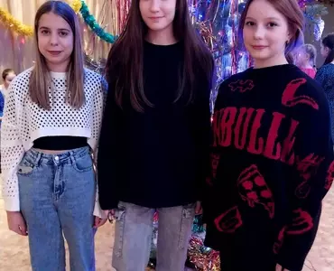«Зажигаем вокруг ёлочки»